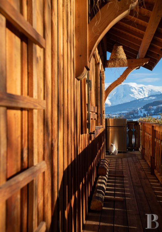 À Cordon, en Haute-Savoie, un chalet raffiné ouvert sur la chaîne du Mont-Blanc - photo  n°3